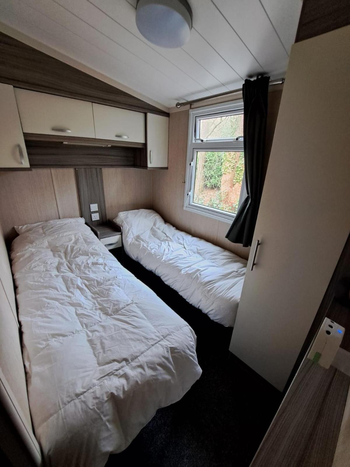 Ruim Chalet, Midden In Het Bos! 넌스피트 외부 사진
