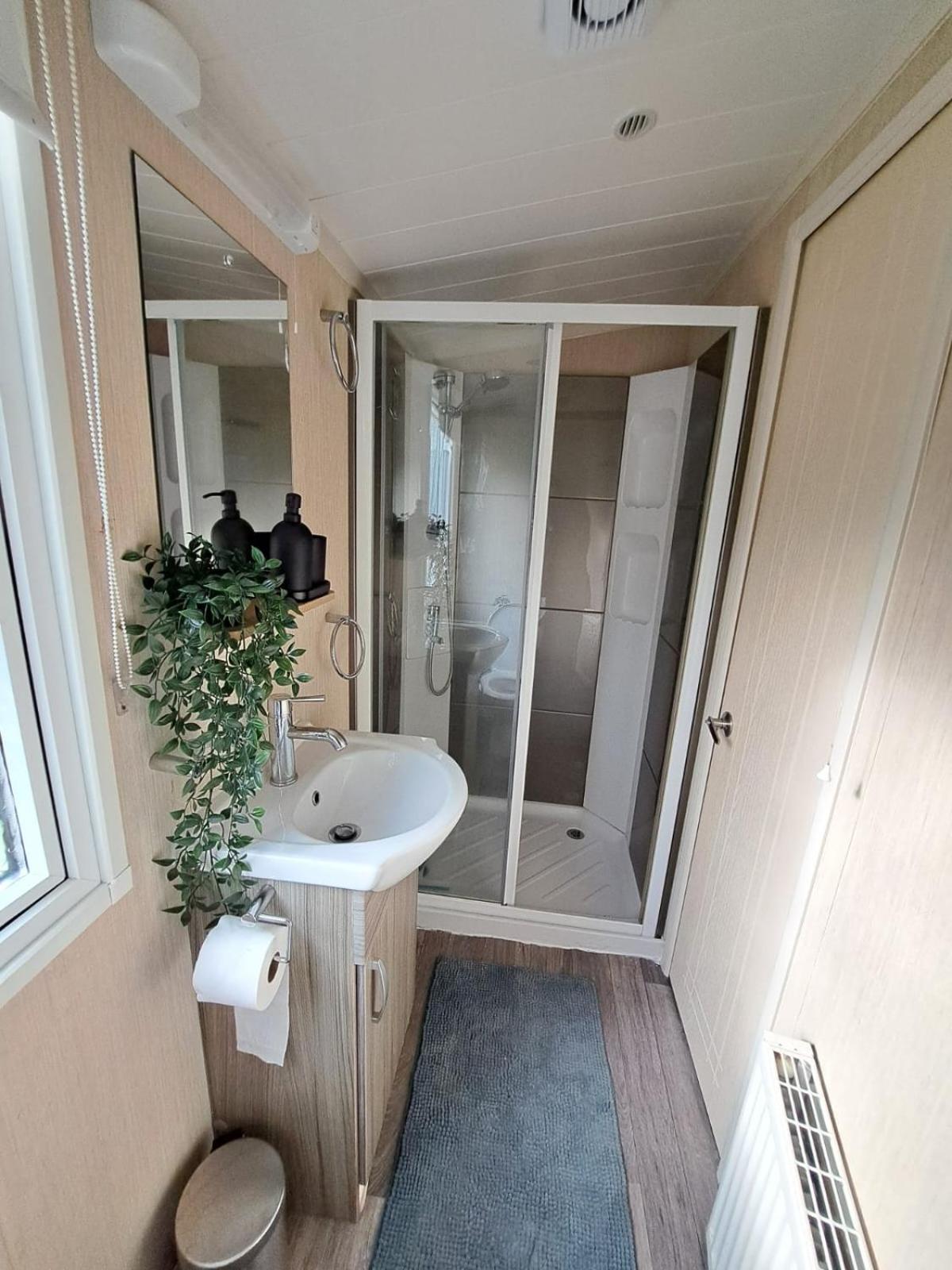 Ruim Chalet, Midden In Het Bos! 넌스피트 외부 사진