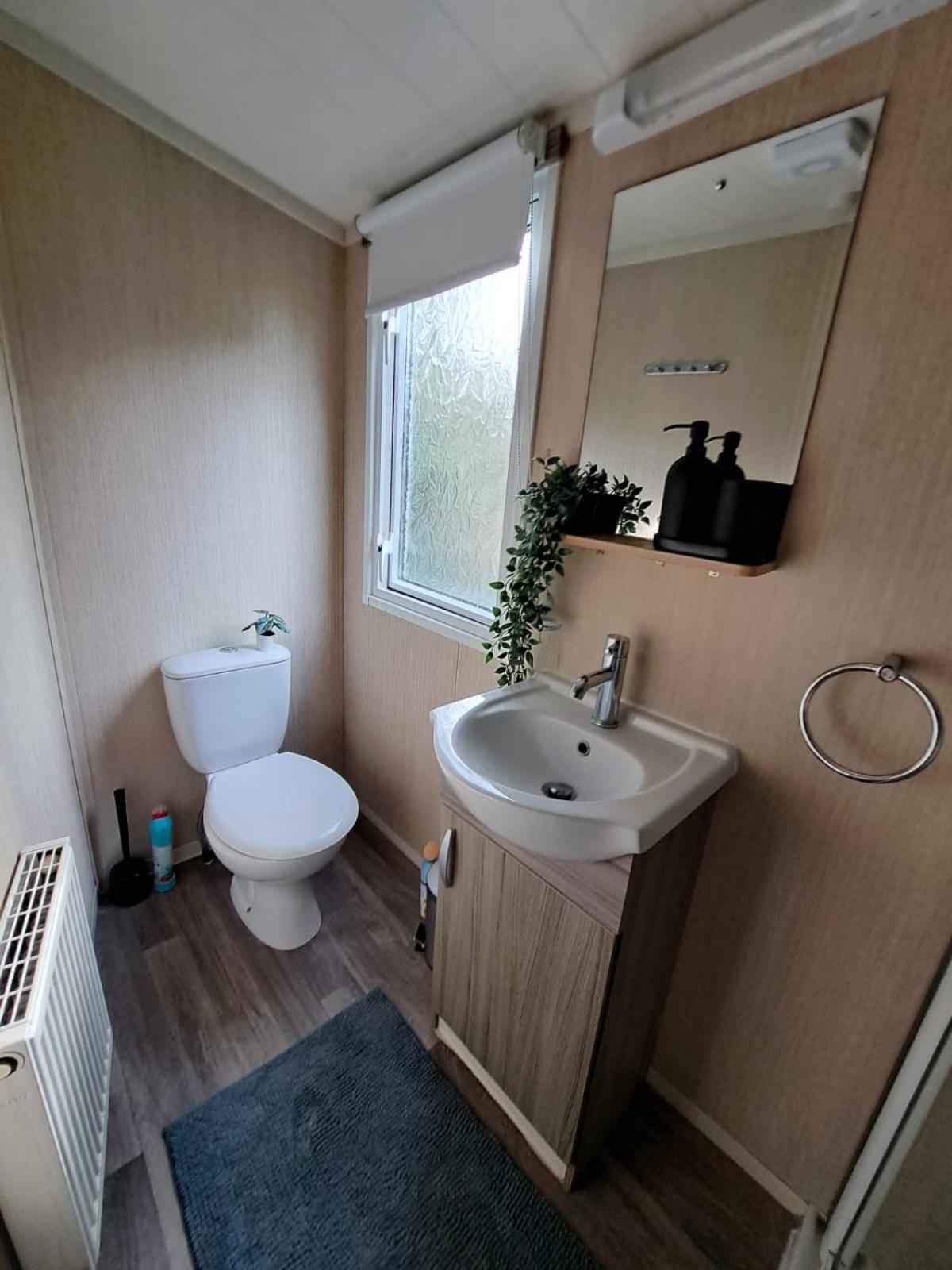 Ruim Chalet, Midden In Het Bos! 넌스피트 외부 사진