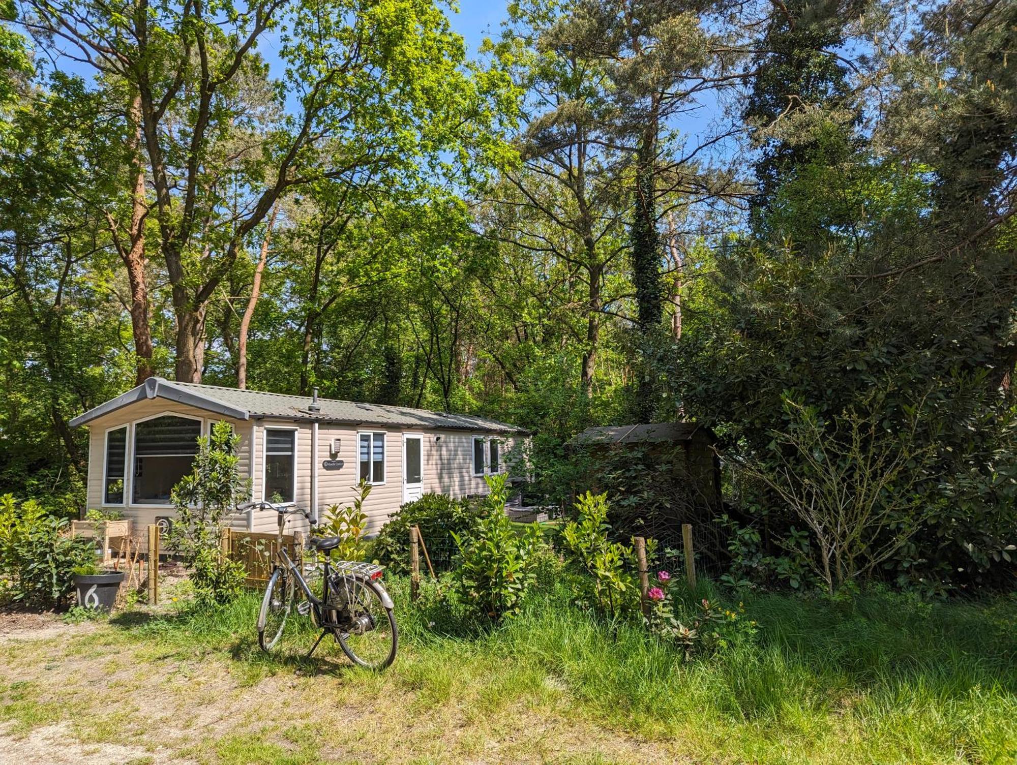 Ruim Chalet, Midden In Het Bos! 넌스피트 외부 사진